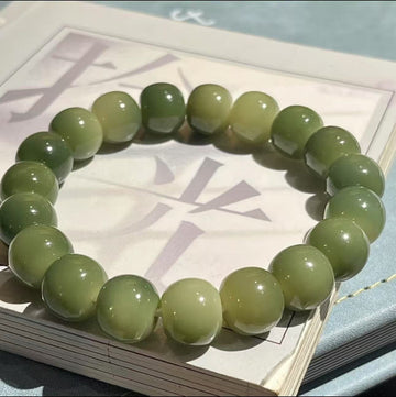 Powder crystal is widely regarded as the stone of love, which can enhance partner loyalty, promote emotional harmony, help to repair love wounds and attract a beautiful marriage.