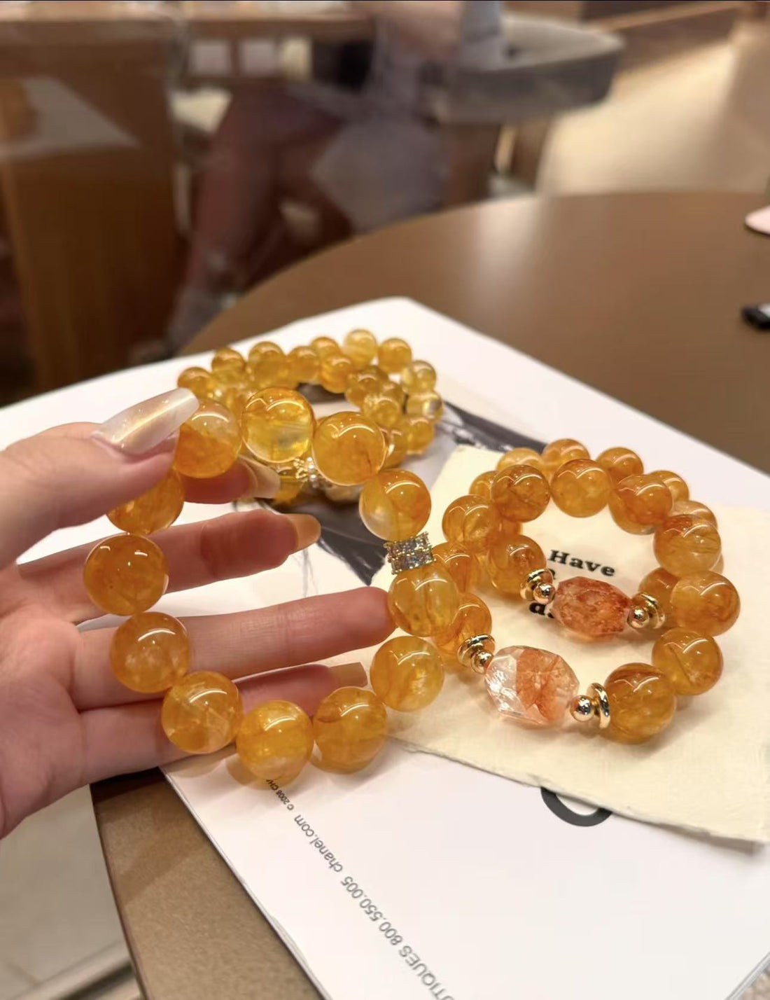 "High-quality violence yellow" is a natural yellow crystal with strong Brazilian violence.
