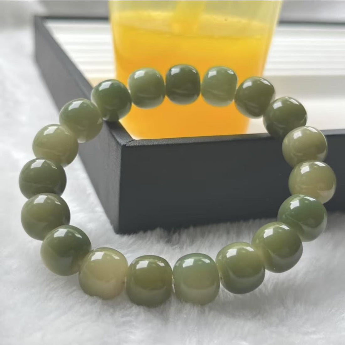 Powder crystal is widely regarded as the stone of love, which can enhance partner loyalty, promote emotional harmony, help to repair love wounds and attract a beautiful marriage.